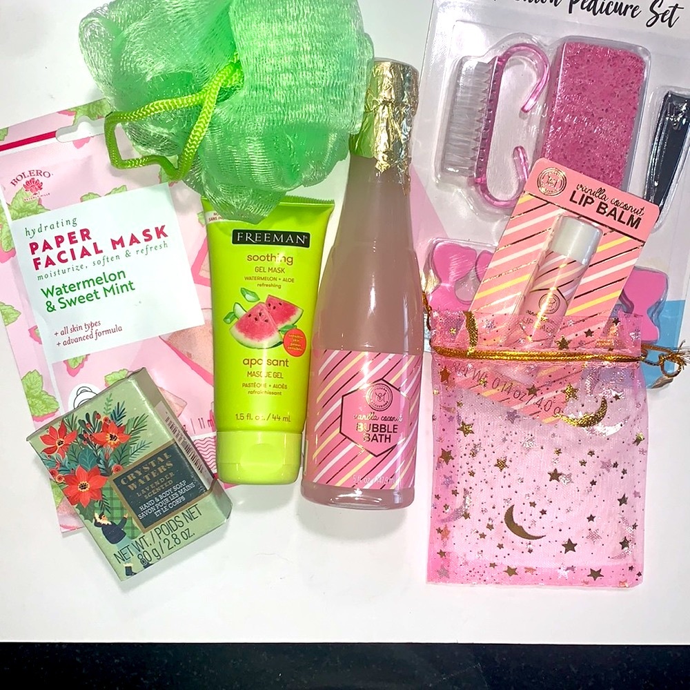 NWT PRETTY in PINK Perfect Gift Set